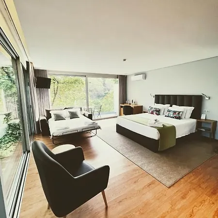 Lodge Oak Nature